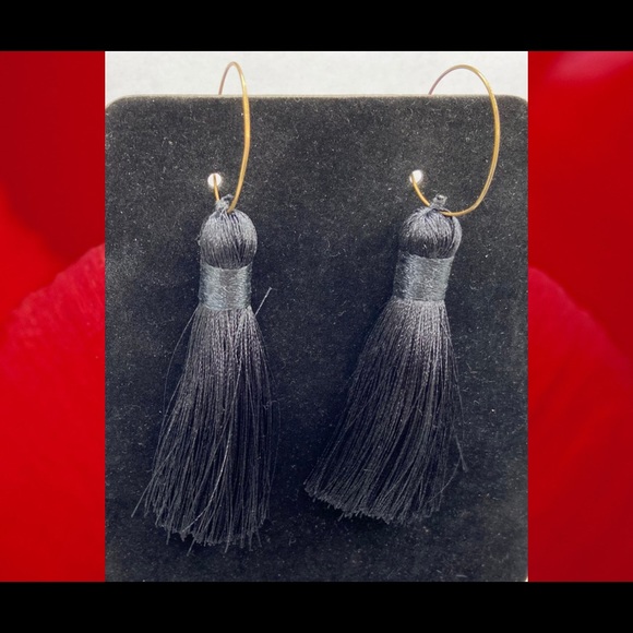 Retro big tassel open hoop earrings - Picture 2 of 2